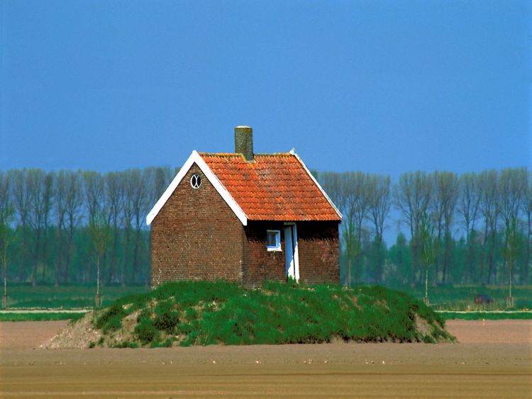Column. “De Nederlander zit genoegzaam op zijn terp in de polder”