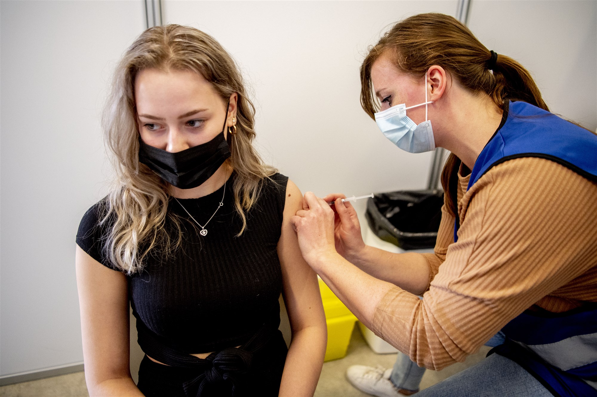 Acht op de tien gevaccineerde Nederlanders zouden ook boosterprik nemen